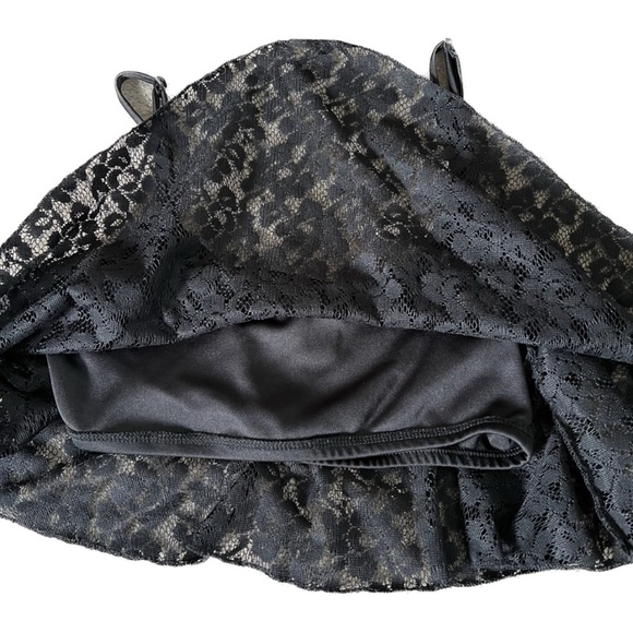 🌸 BLACK CROPPED TOP WITH LACE OVERLAY SIZE SMALL - Picture 2 of 5